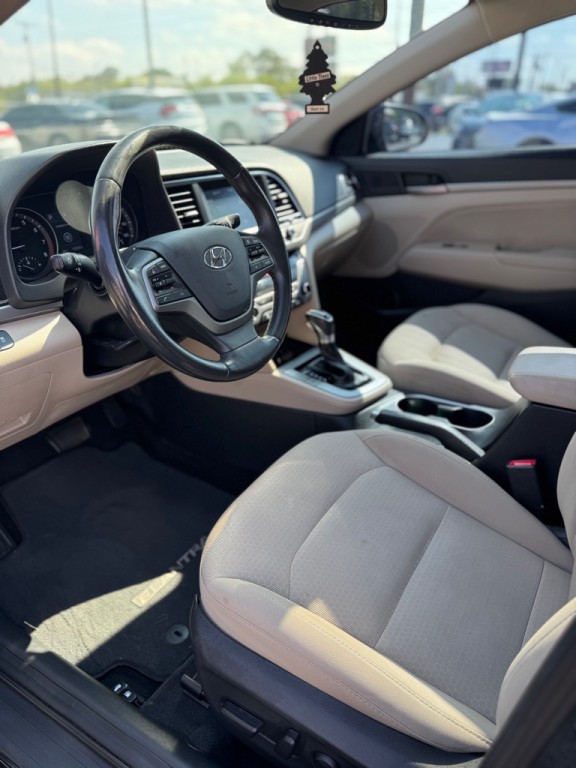 2017 Hyundai Elantra Image 12