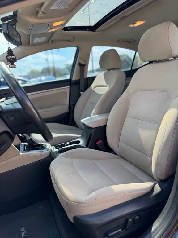 2017 Hyundai Elantra Image 14