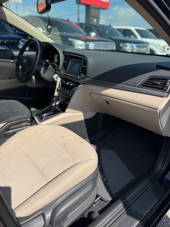 2017 Hyundai Elantra Image 15