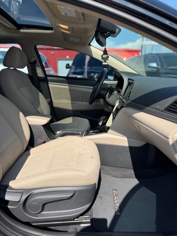 2017 Hyundai Elantra Image 16