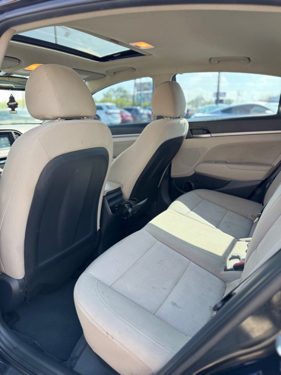 2017 Hyundai Elantra Image 18