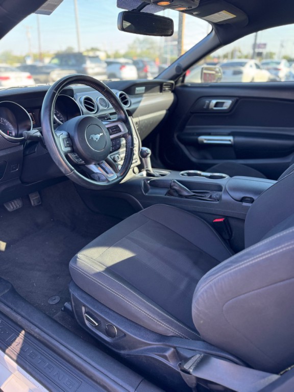 2018 Ford Mustang Image 30