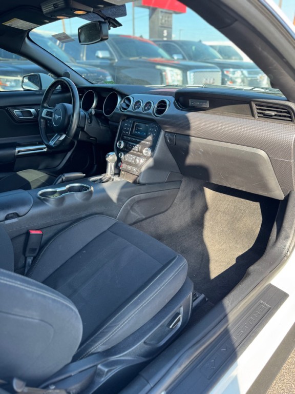 2018 Ford Mustang Image 32