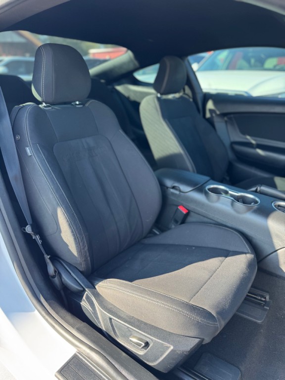 2018 Ford Mustang Image 34