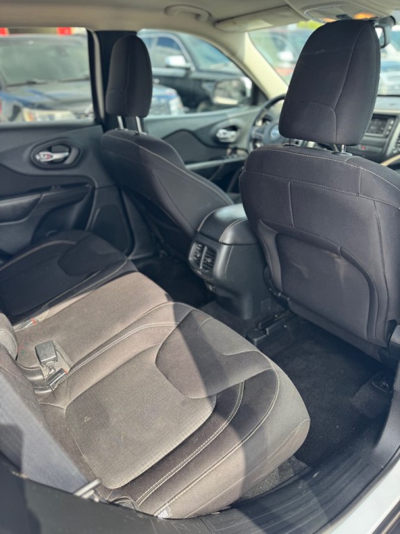 2015 Jeep Cherokee Image 16