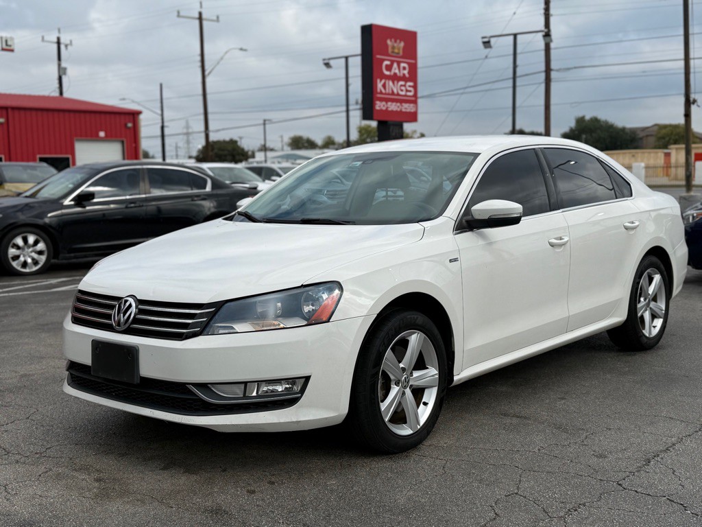 2015 Volkswagen Passat Image 1