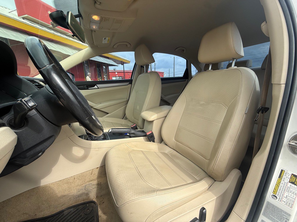 2015 Volkswagen Passat Image 9