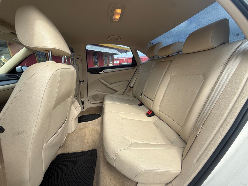 2015 Volkswagen Passat Image 10