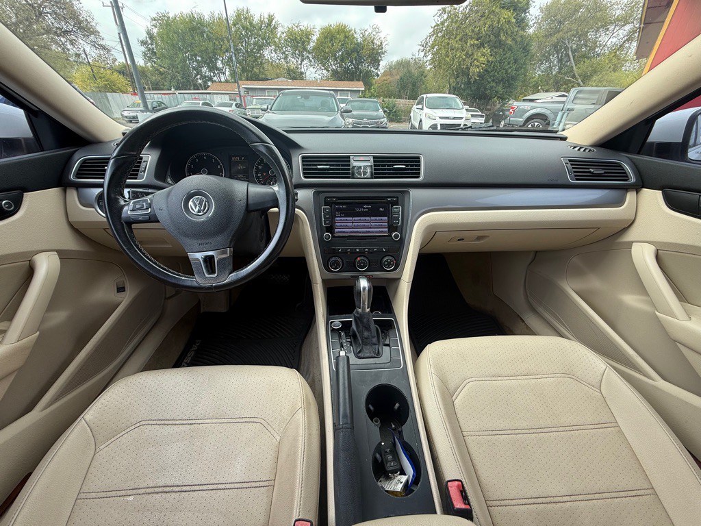 2015 Volkswagen Passat Image 11
