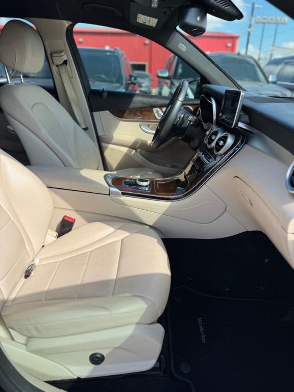 2018 Mercedes-Benz GLC-Class Image 17