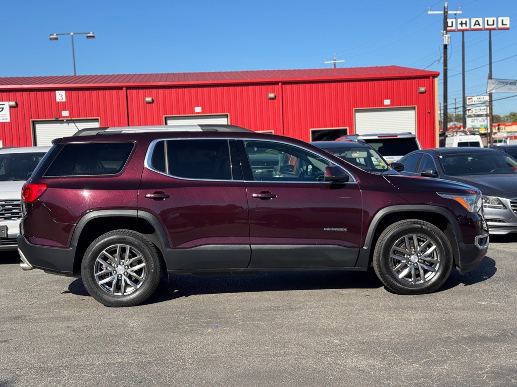 2017 GMC Acadia Image 9