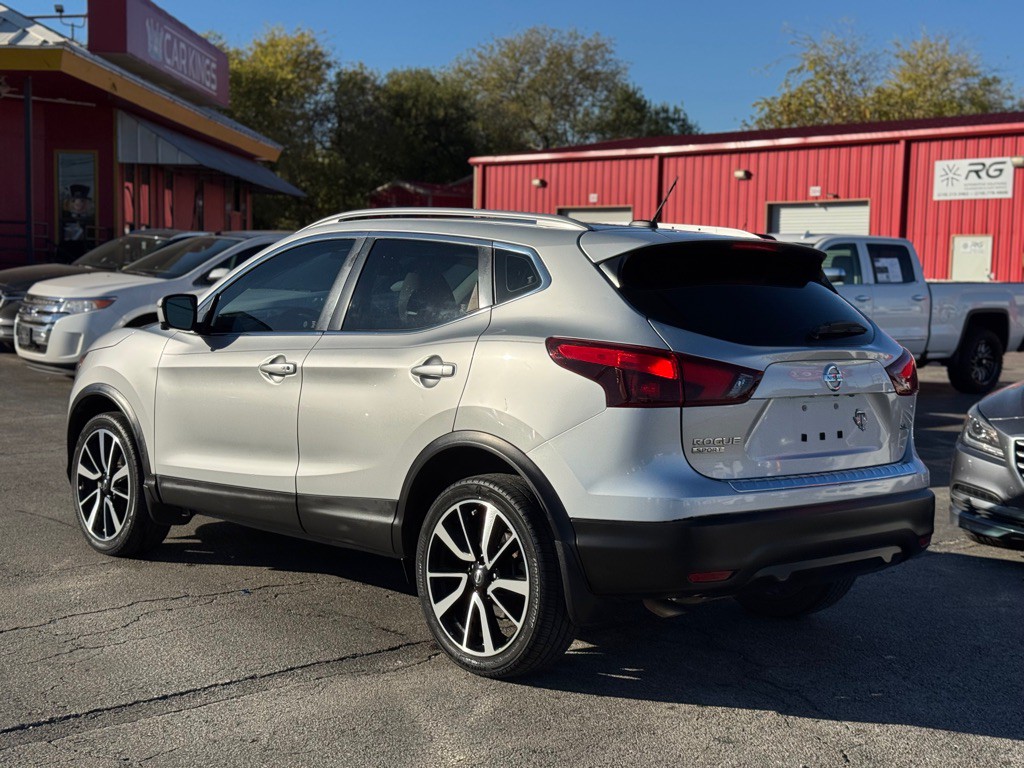 2018 Nissan Rogue Image 6