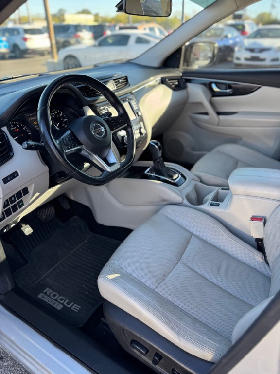 2018 Nissan Rogue Image 12