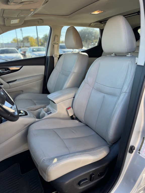 2018 Nissan Rogue Image 14