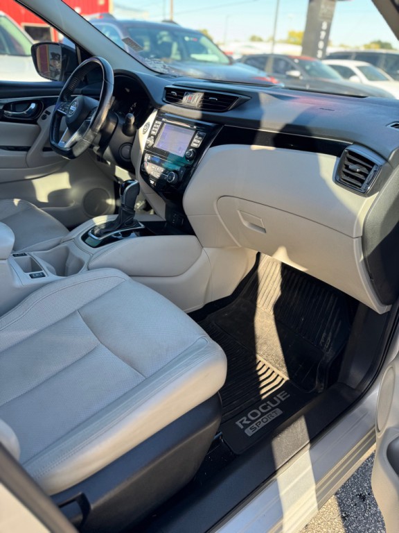 2018 Nissan Rogue Image 15