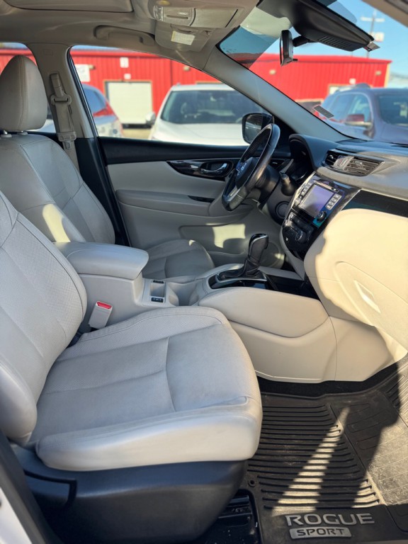 2018 Nissan Rogue Image 16