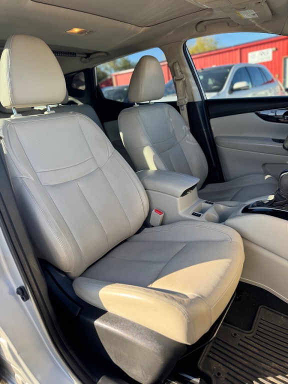 2018 Nissan Rogue Image 17