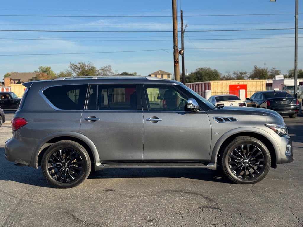 2017 INFINITI QX80 Image 9