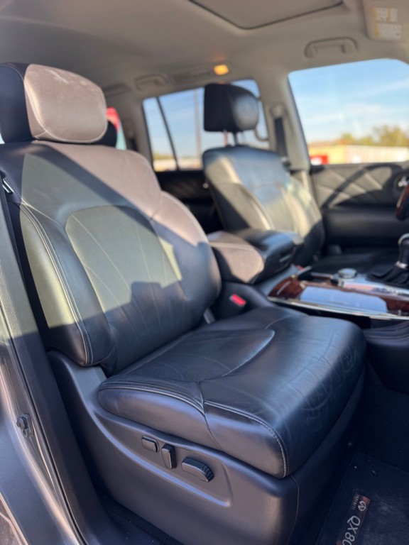 2017 INFINITI QX80 Image 16