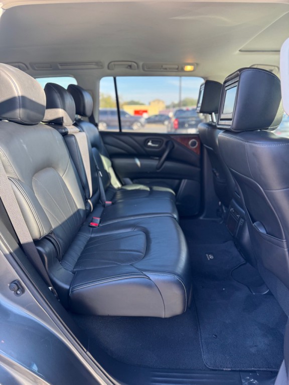 2017 INFINITI QX80 Image 17