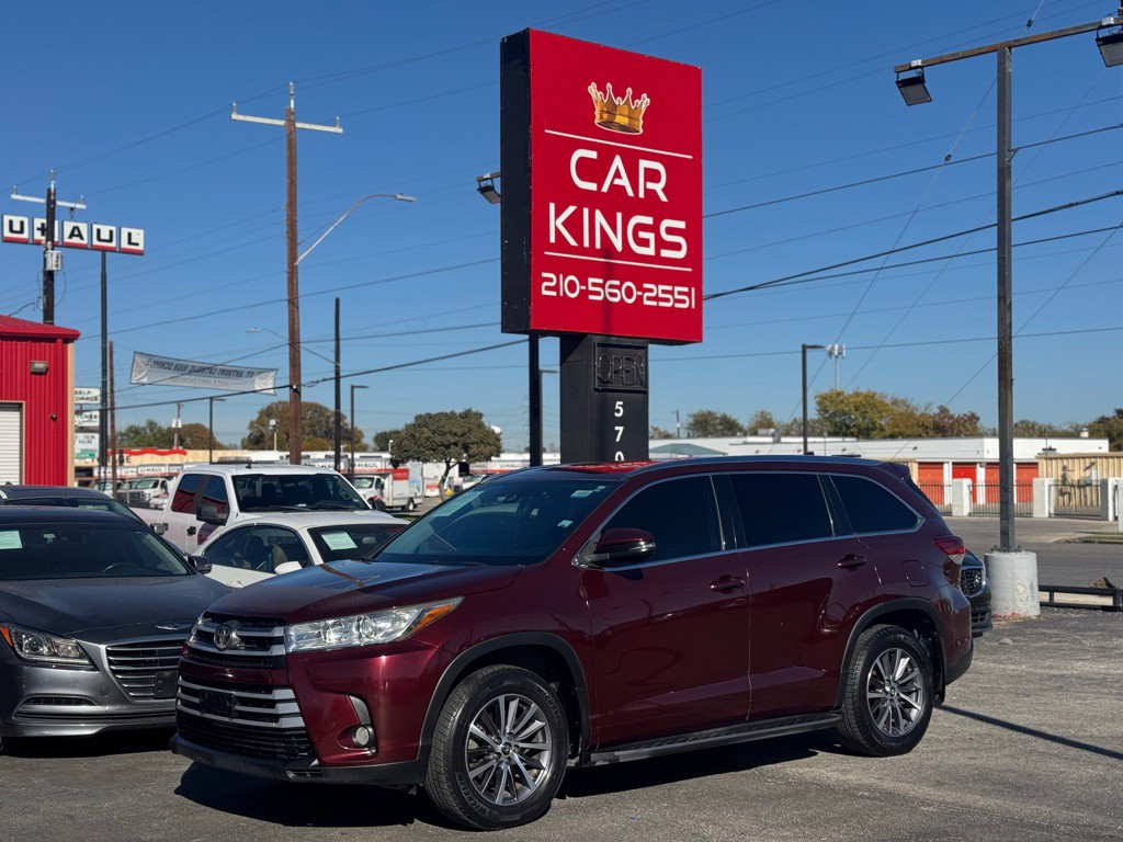 2017 Toyota Highlander Image 1