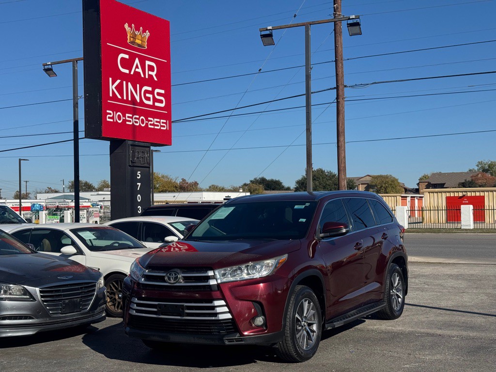 2017 Toyota Highlander Image 2