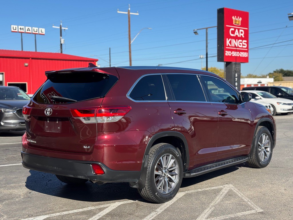 2017 Toyota Highlander Image 8
