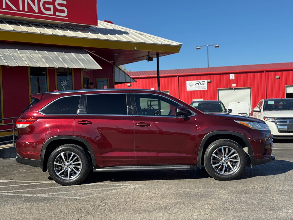 2017 Toyota Highlander Image 9