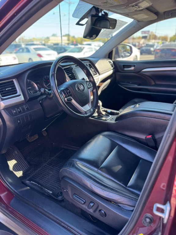 2017 Toyota Highlander Image 12
