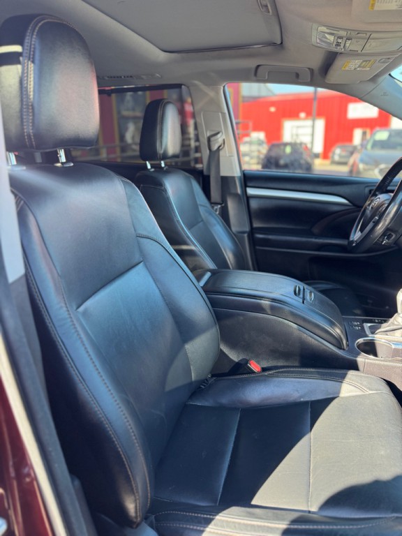 2017 Toyota Highlander Image 17