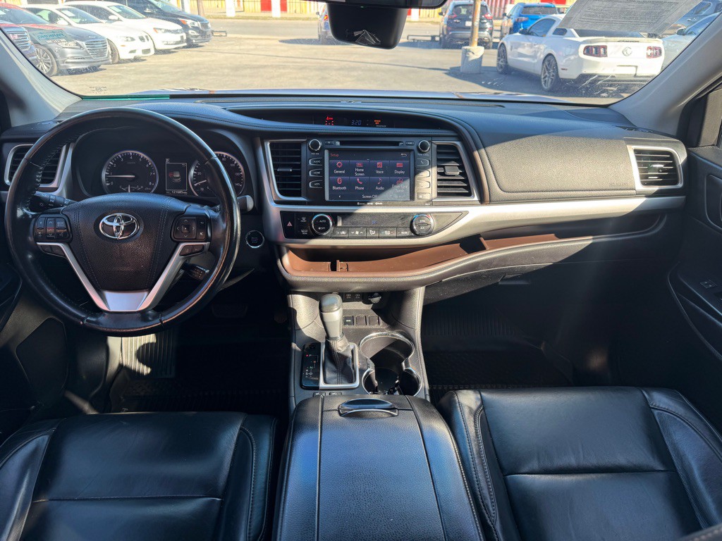 2017 Toyota Highlander Image 21