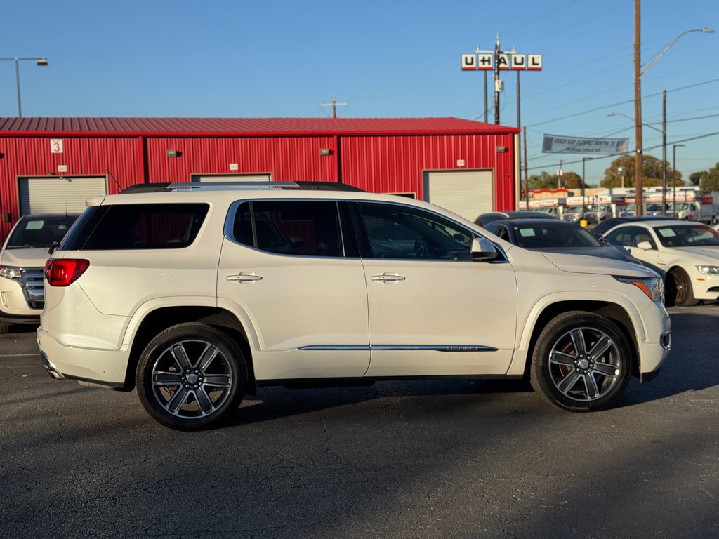 2018 GMC Acadia Image 9