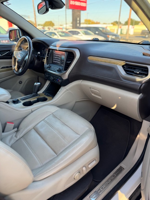 2018 GMC Acadia Image 16