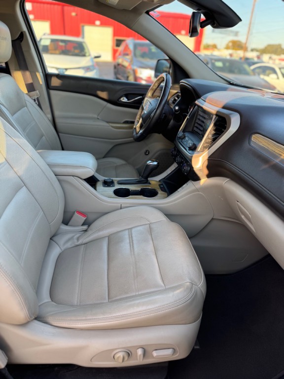 2018 GMC Acadia Image 17