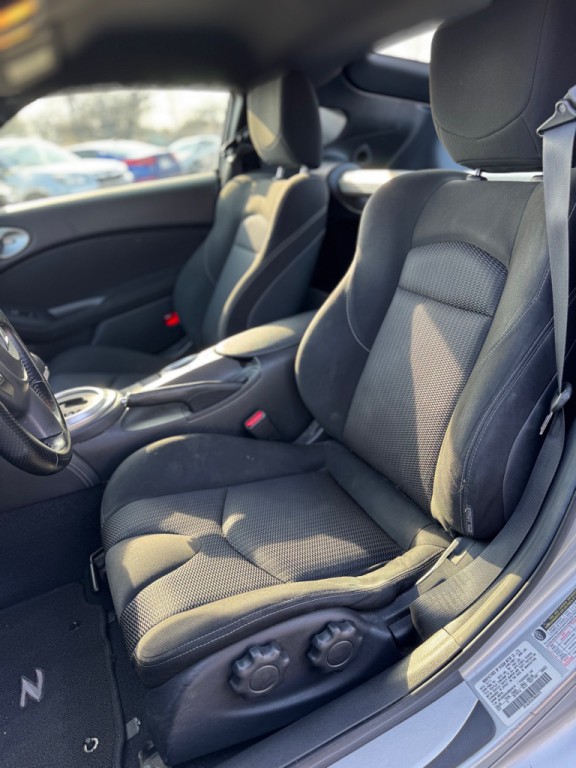 2012 Nissan 370Z Image 14