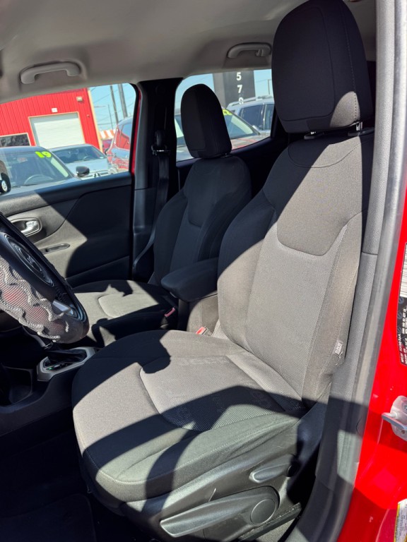 2016 Jeep Renegade Image 13