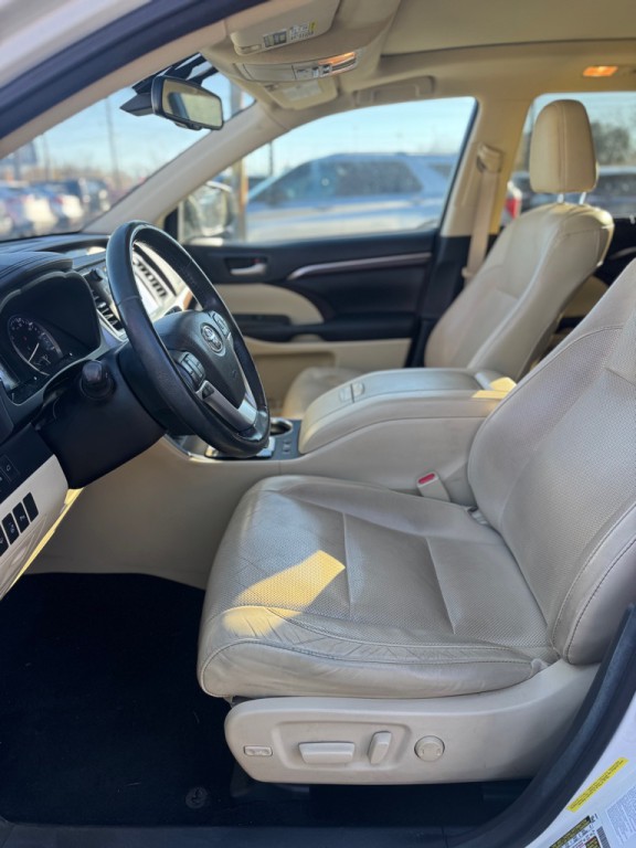 2016 Toyota Highlander Image 14