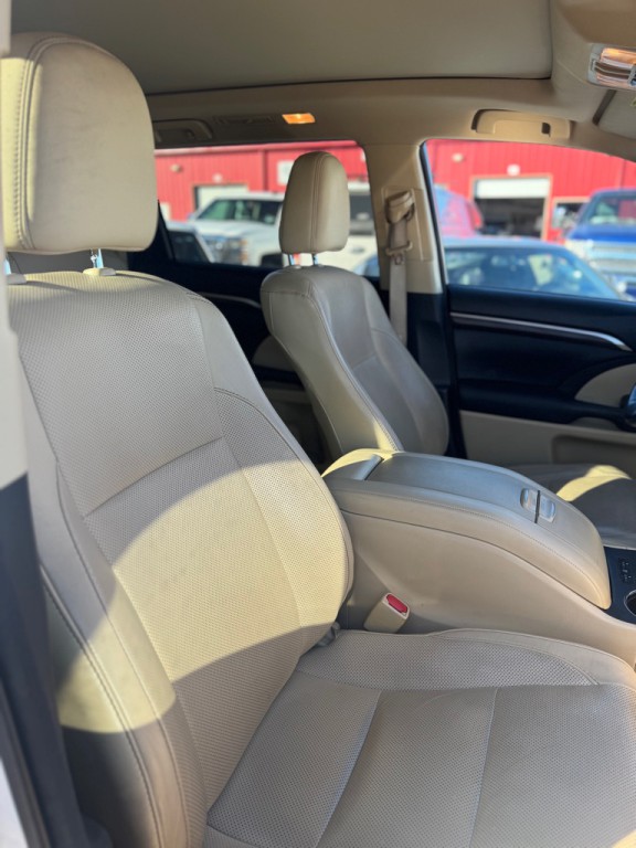 2016 Toyota Highlander Image 18