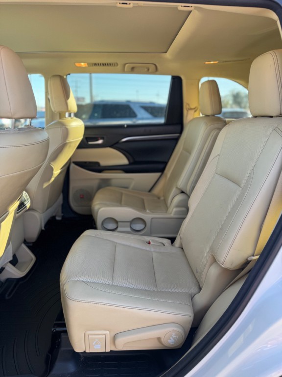 2016 Toyota Highlander Image 19