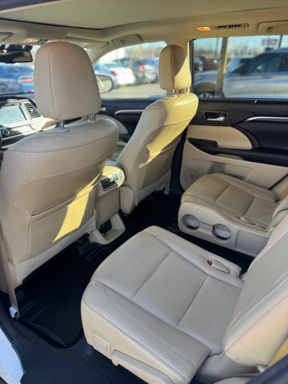 2016 Toyota Highlander Image 20
