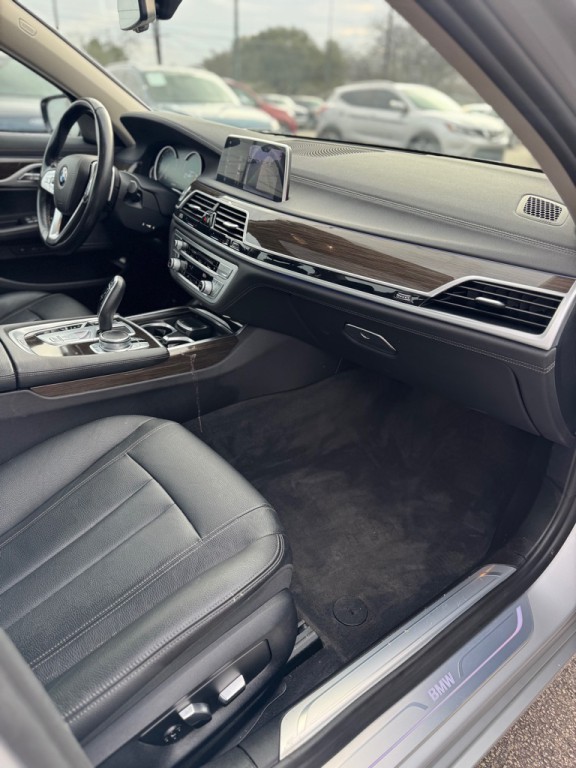2019 BMW 7 Series Image 16