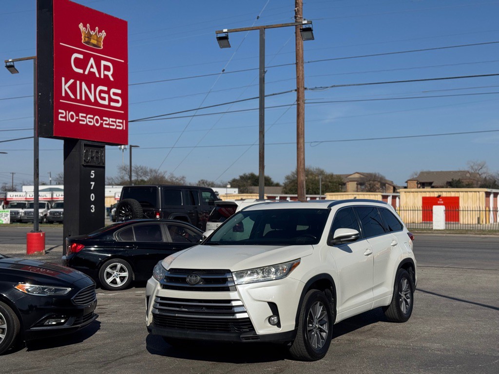 2018 Toyota Highlander Image 2