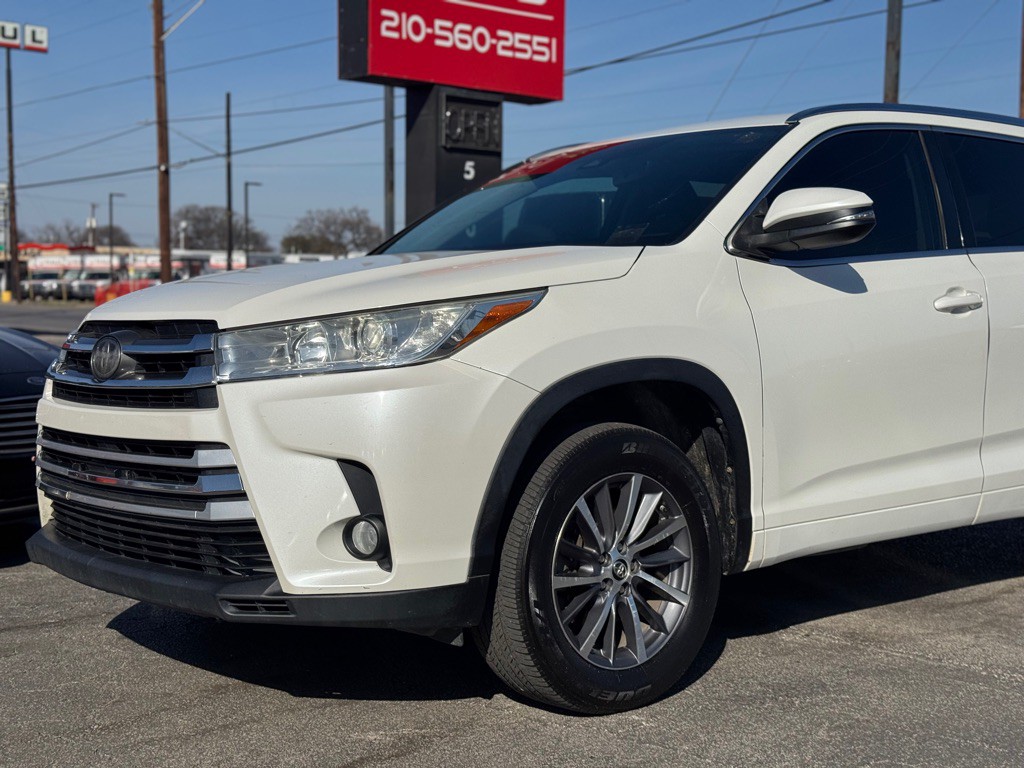 2018 Toyota Highlander Image 4