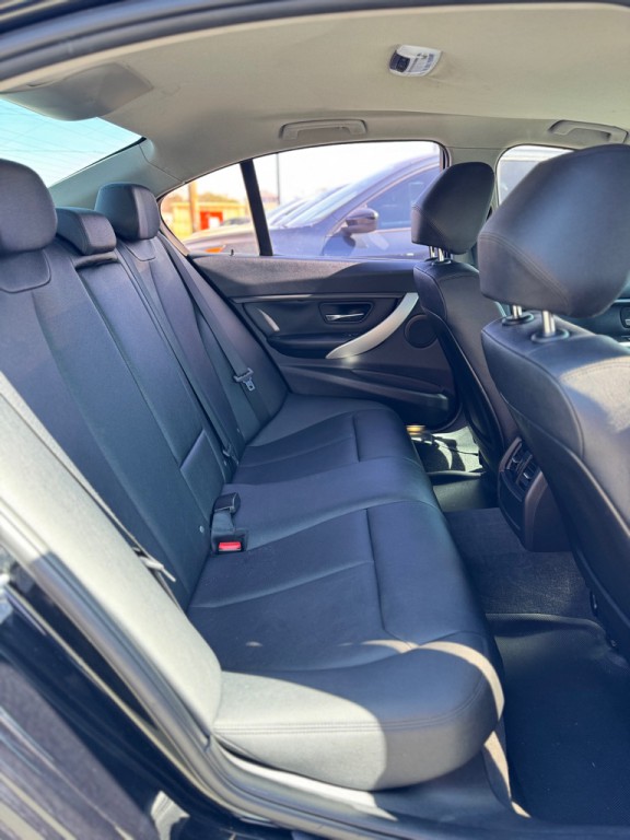 2014 BMW 3 Series Image 16