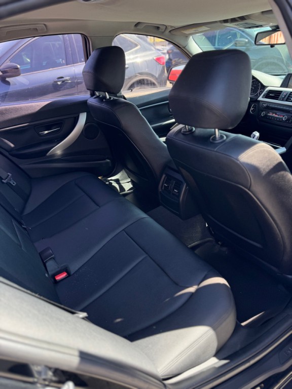 2014 BMW 3 Series Image 17