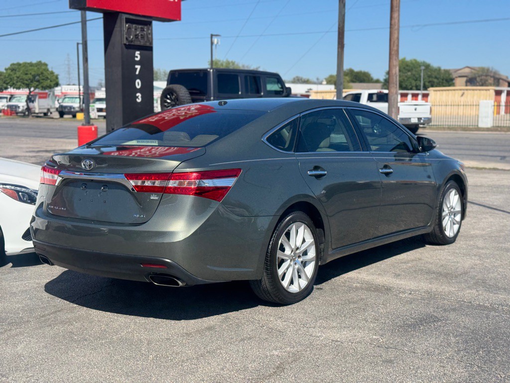 2013 Toyota Avalon Image 8