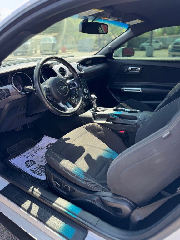 2017 Ford Mustang Image 14