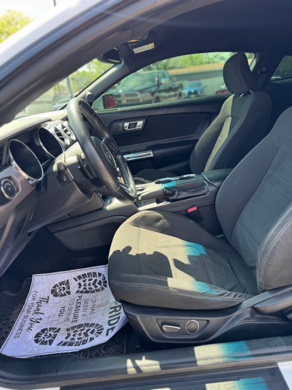 2017 Ford Mustang Image 15