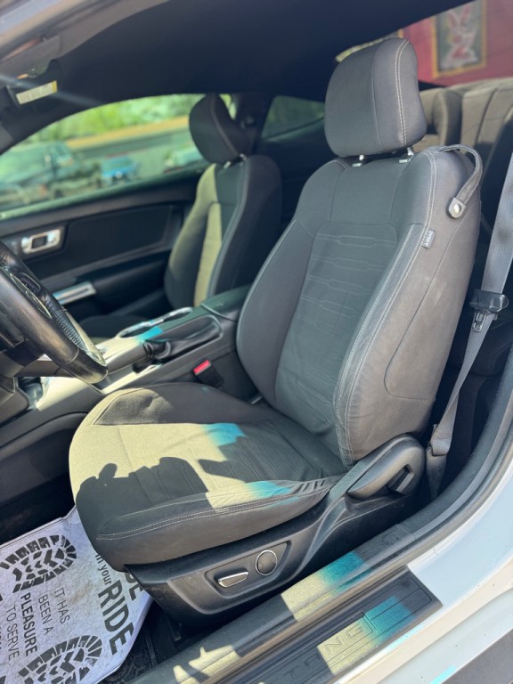 2017 Ford Mustang Image 16