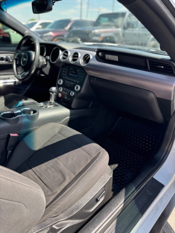 2017 Ford Mustang Image 17